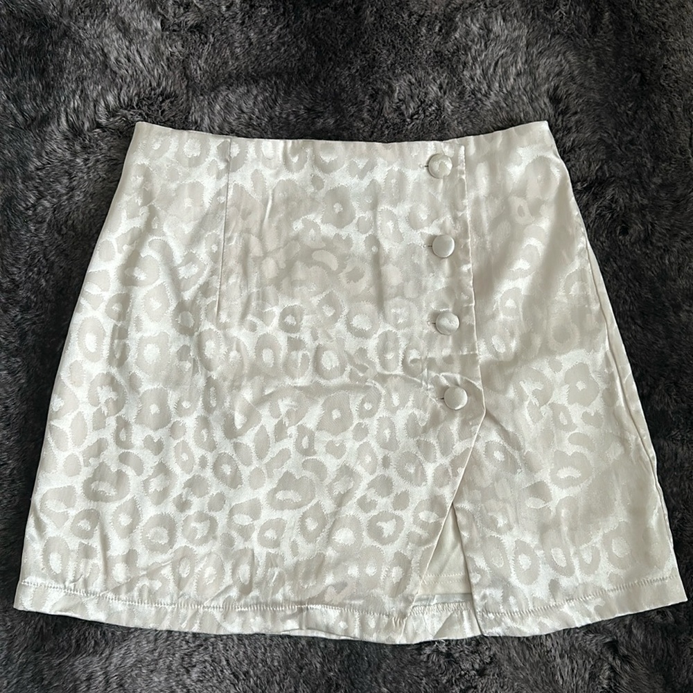 NWOT ivory/champagne leopard mini skirt size small